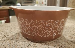 Vintage Pyrex woodland 1.5 Pt casserole